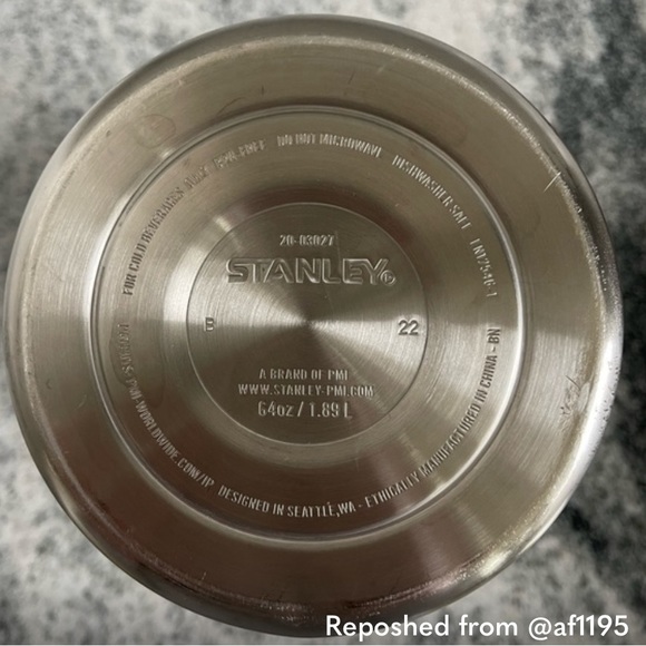 THE ICEFLOW FLIP STRAW JUG | 64 OZ FOG - Picture 4 of 7